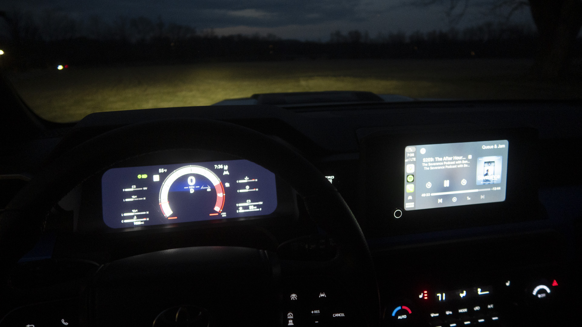 2025 Toyota 4Runner TRD Sport Painel à noite.