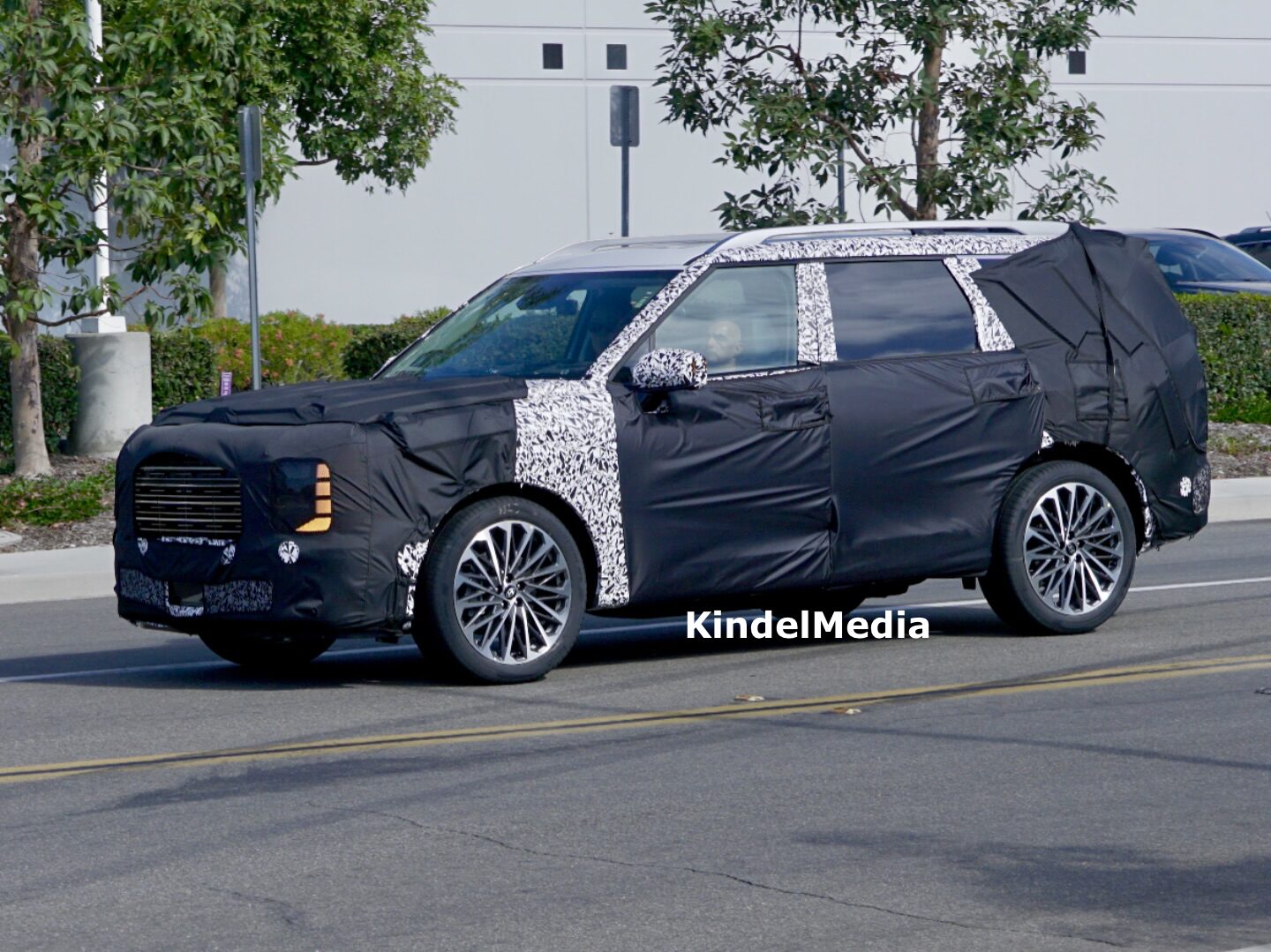 Hyundai Palisade de especificação dos EUA espiado com DRL laranja