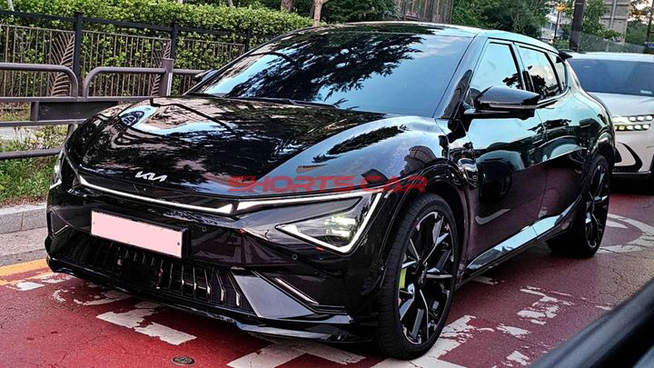 KIA EV6 GT Facelift espiado sem disfarces