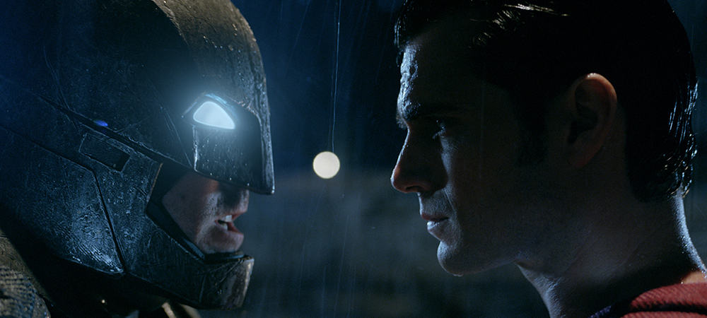 Nova luta entre Batman e Superman emociona fãs de quadrinhos sombrios