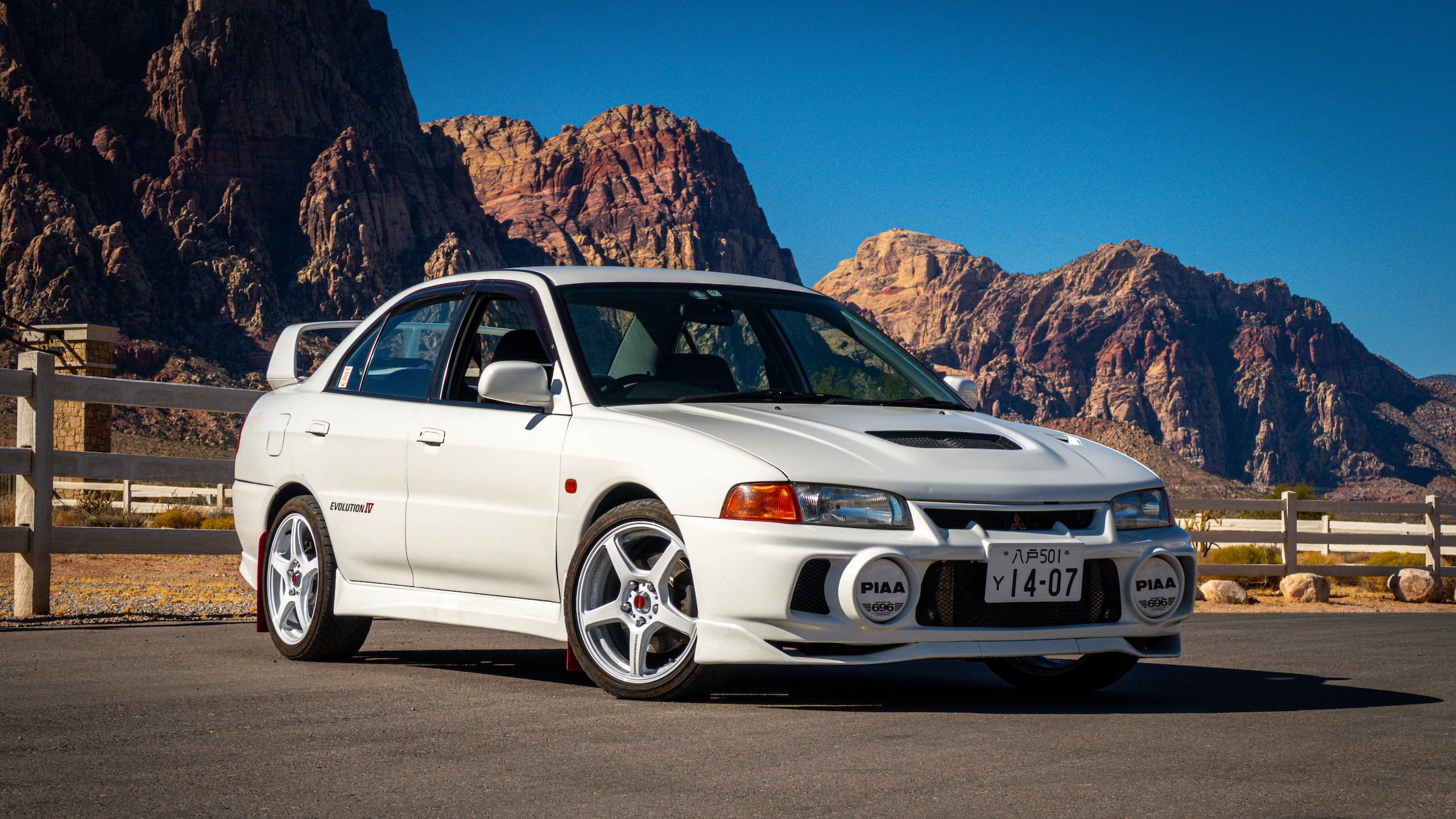 O Mitsubishi Lancer Evolution IV é uma lenda do rally turbulento sem a marcação JDM