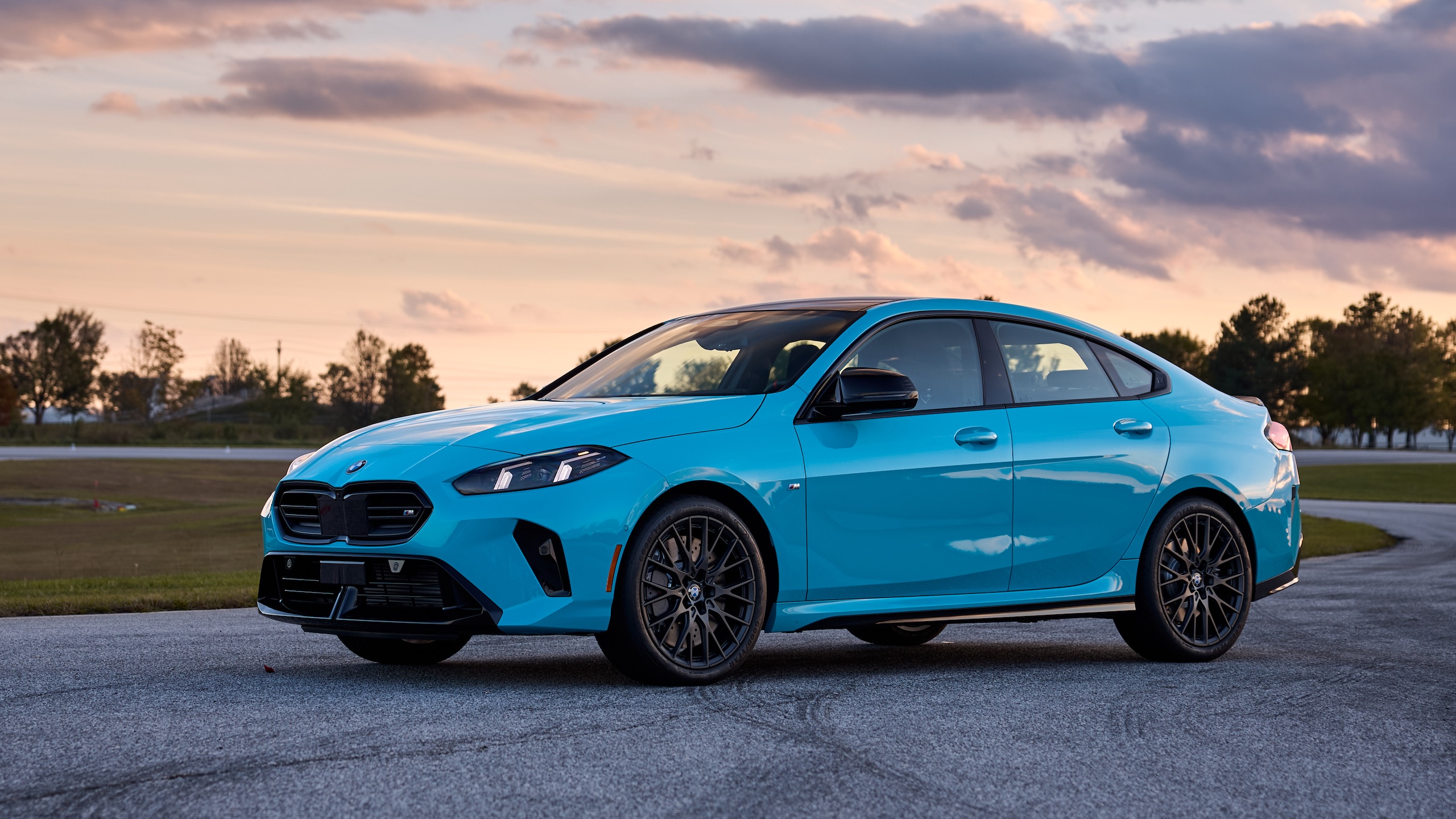 O 2025 BMW M235 Gran Coupe é um ‘M2’ que vai para uma escola diferente