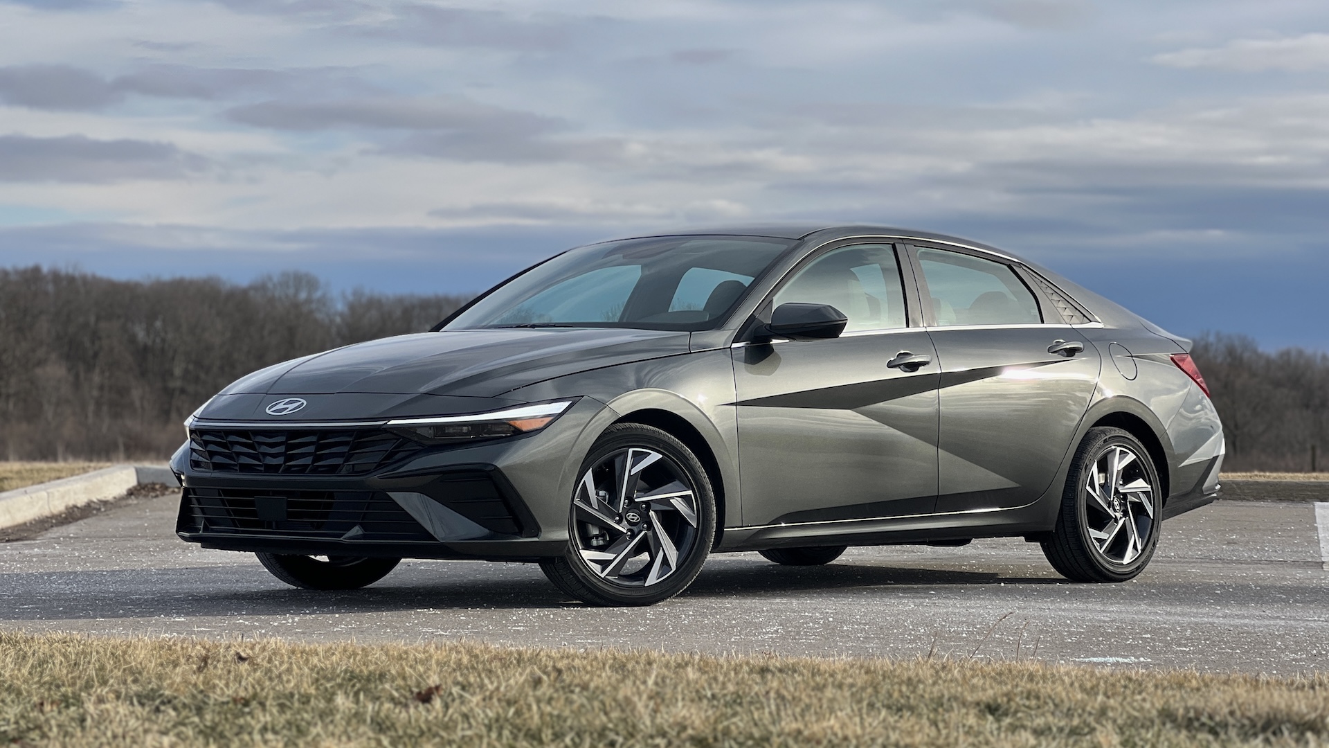 2025 Hyundai Elantra Hybrid Review: Whisperer a gás acessível
